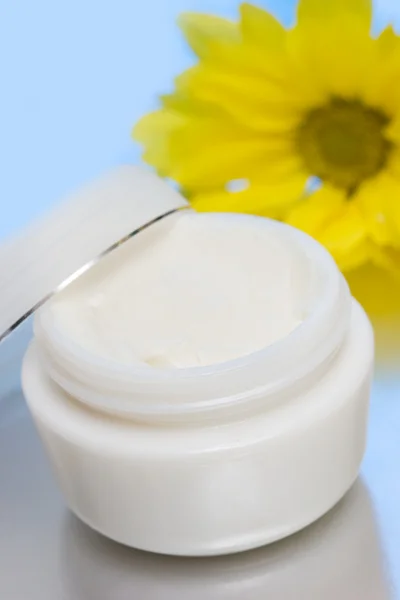 Cosmetic moisturizing cream — Stock Photo, Image