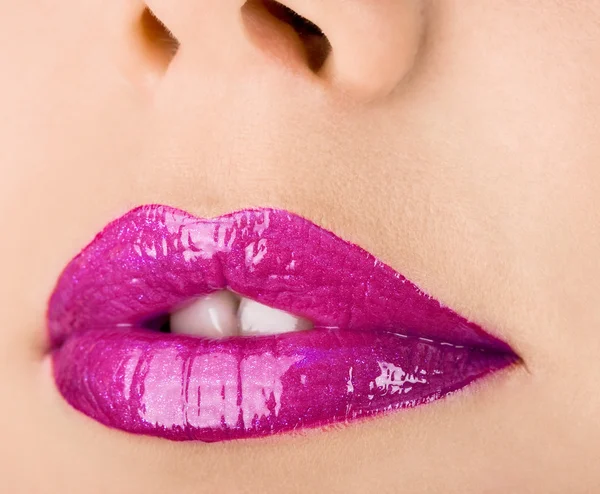 Close-up de belos lábios femininos — Fotografia de Stock