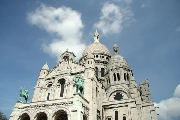Basilica The Sacre-Coeur in Montmartre — Stock Photo, Image