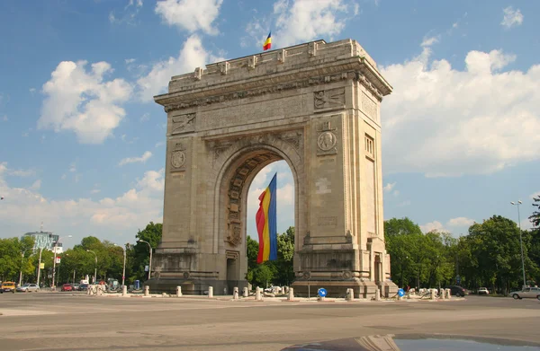 Arco triunfal con bandera Imagen de archivo