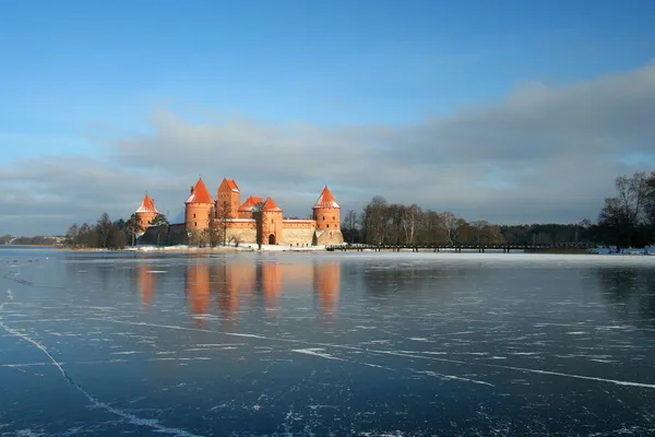 Día de invierno en el castillo de Trakai Imagen de stock