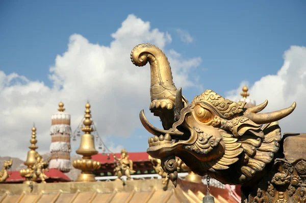 Gyllene tibetanska dragon — Stockfoto