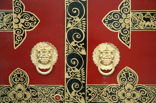 Китайская отделка дверей — стоковое фото