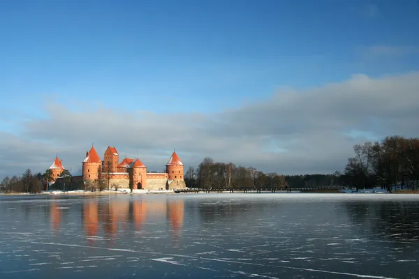 Trakai 城堡在冬季时间 — 图库照片