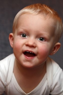 Mutlu erkek bebek portresi