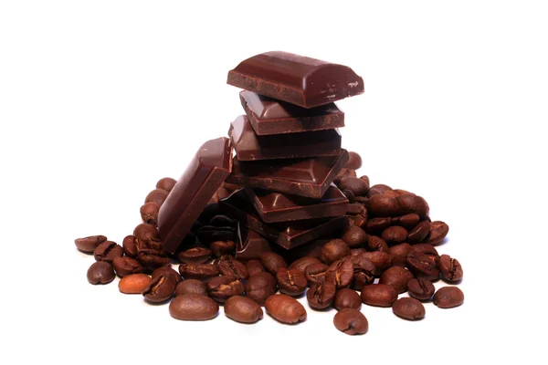 Kahve çekirdekleri ve çikolata parçaları — Stok fotoğraf