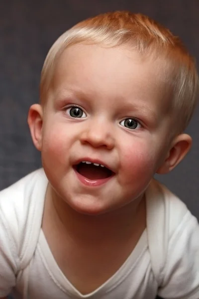 Ritratto di bambino felice — Foto Stock
