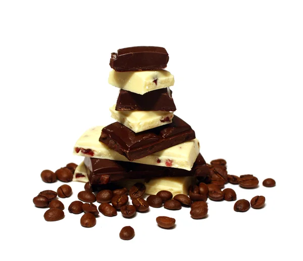 Granos de café y trozos de chocolate Imagen de stock