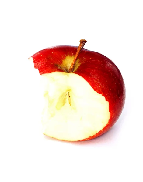 Świeże jabłka ugryziony na białym tle — Zdjęcie stockowe
