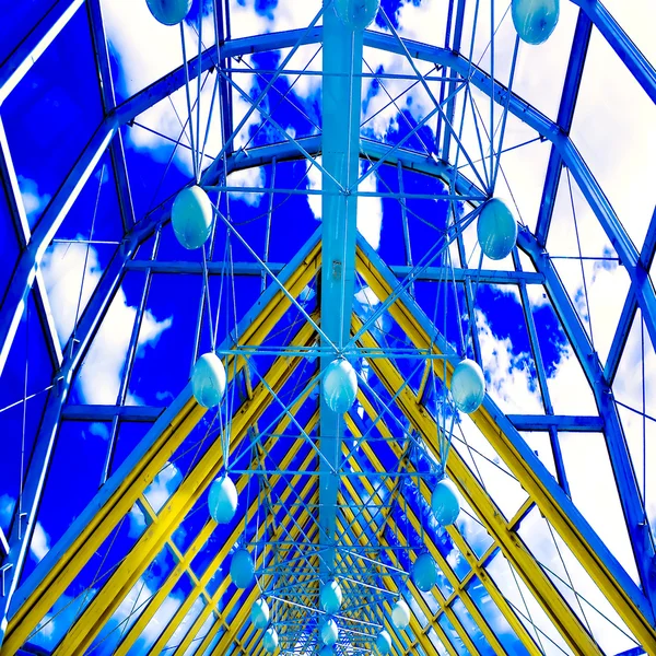 Astratto soffitto geometrico blu — Foto Stock