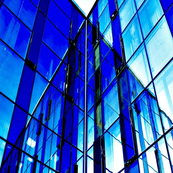Reflexion in modernen Fenstern — Stockfoto