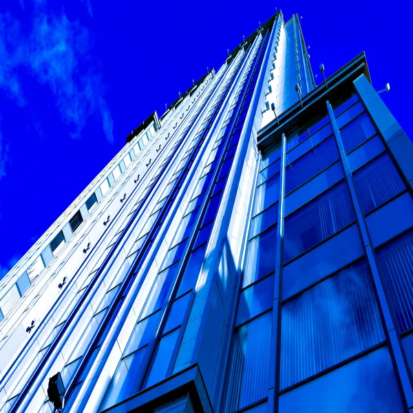 Rascacielos de negocios en ángulo —  Fotos de Stock