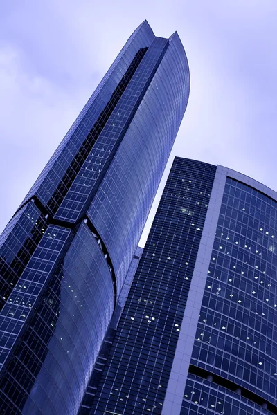 Potentiële weergave naar nieuwe moderne gebouw — Stockfoto