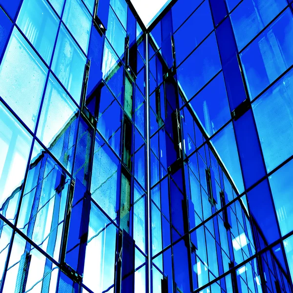 Reflectie in moderne windows — Stockfoto