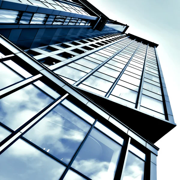 Arranha-céus de negócios em ângulo — Fotografia de Stock