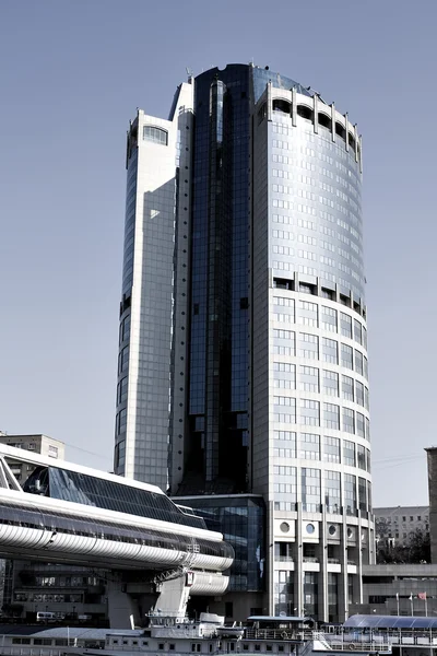 Perspectiva del nuevo edificio moderno — Foto de Stock