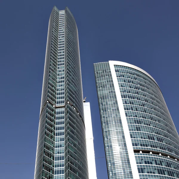 Perspektivischer Blick auf den modernen Neubau — Stockfoto