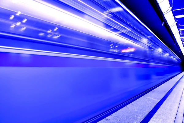 Snel rijdende trein — Stockfoto