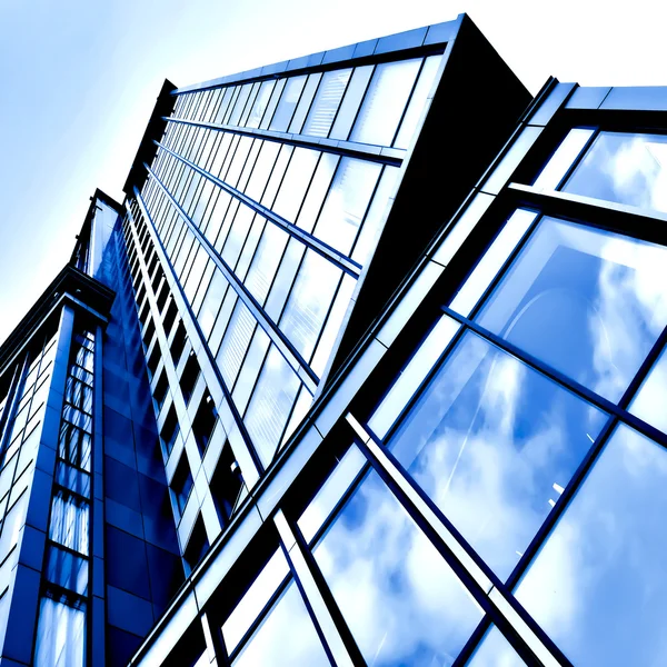 Vinklade business skyskrapa — Stockfoto