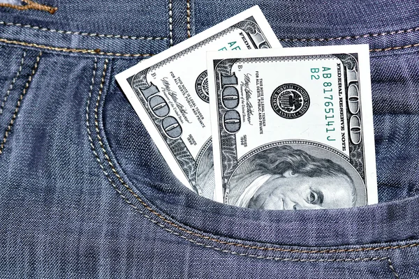Deux cents dollars dans une poche de jeans — Photo