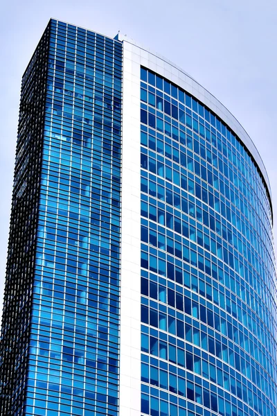 Nuevo centro de negocios de rascacielos ancho — Foto de Stock