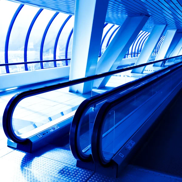 Pohyblivý eskalátor schodiště — Stock fotografie