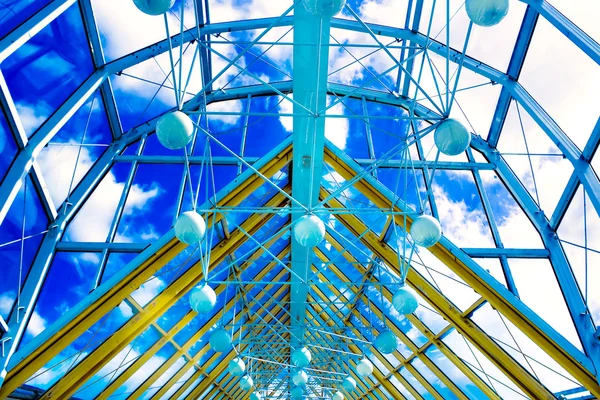 Teto geométrico azul abstrato — Fotografia de Stock