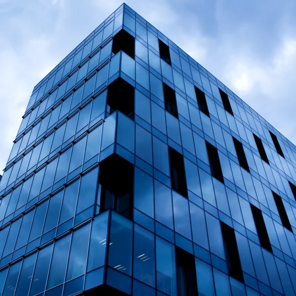 Novo edifício de escritórios — Fotografia de Stock