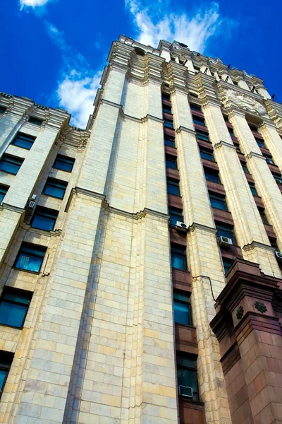 Παλιό ιστορικό κτίριο ουρανοξύστης — Φωτογραφία Αρχείου