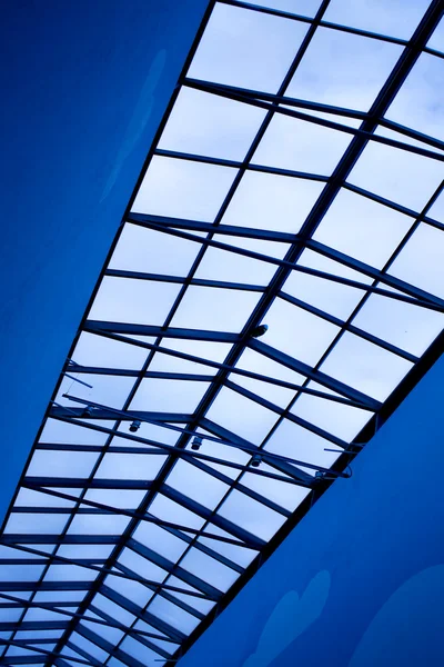 Moderne blauwe plafond — Stockfoto