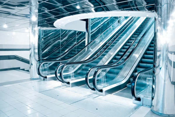 Escalera mecánica futurista — Foto de Stock