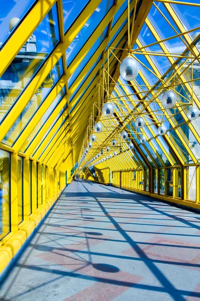 Tunnel giallo astratto in carica — Foto Stock
