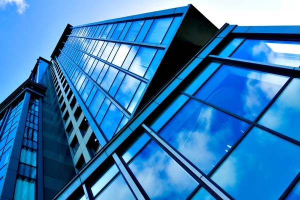Vinklade business skyskrapa — Stockfoto