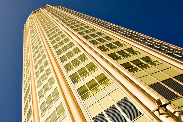 Gelbe moderne Wolkenkratzer — Stockfoto