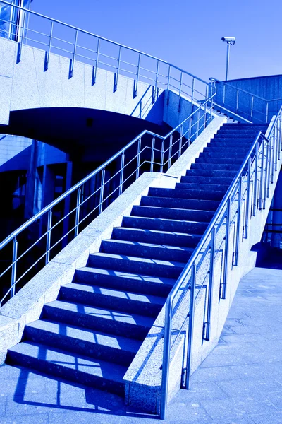 青い空への階段 — ストック写真