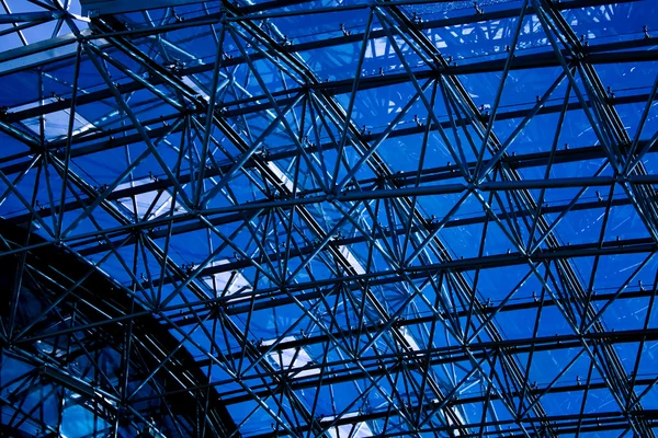 Blaue abstrakte Decke im Büro — Stockfoto