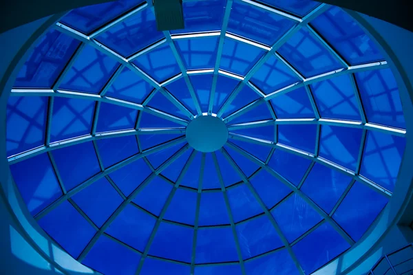 Modrý abstraktní strop v úřadu — Stock fotografie