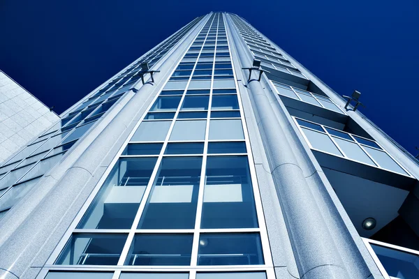現代的な摩天楼に底面ビュー — ストック写真