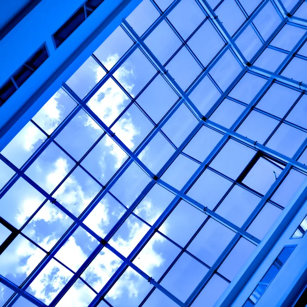 Abstraktní geometrické modrý strop — Stock fotografie