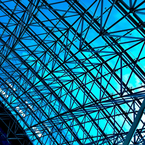 Abstracte blauwe geometrische plafond — Stockfoto