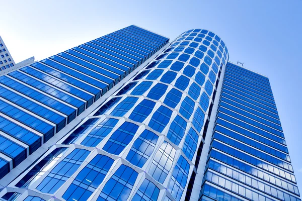 Moderna geometriska skyskrapor — Stockfoto