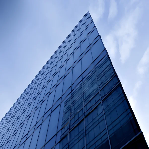 Mintás üveg fal, modern épület — Stock Fotó