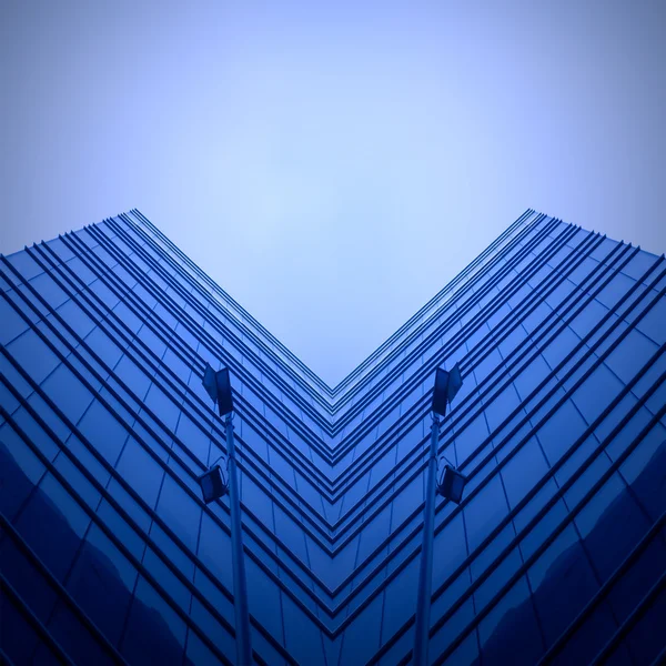 Προοπτική γυάλινο τοίχο ουρανοξύστη — Φωτογραφία Αρχείου