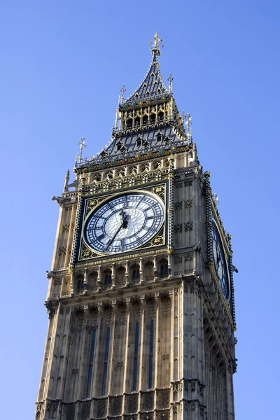 Большая башня с часами — стоковое фото