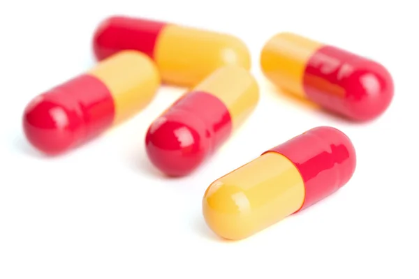 Piros és sárga kapszula tabletták elszigetelt — Stock Fotó
