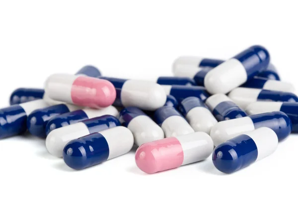 Comprimidos cápsula azul e rosa isolados — Fotografia de Stock