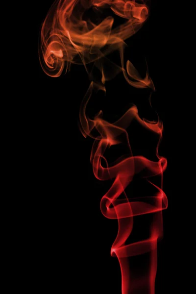 Siyah üzerine izole kırmızı duman — Stok fotoğraf