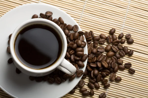 Tazza di caffè e fagioli — Foto Stock