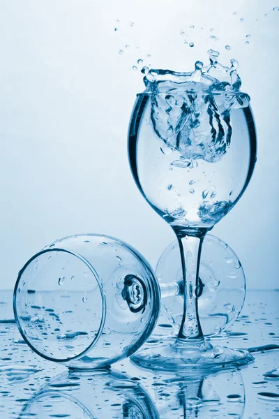 Pure water splashing into glass — Stock Photo, Image