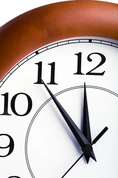 Uhr zeigt Zeit um zwölf — Stockfoto